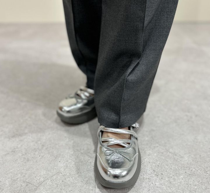 画像: 【ジーユー×ロク】メリージェーンシューズ by rokh¥2,990、ラップパンツ by rokh +X¥4,990 ※一部店舗およびオンラインストアのみ販売 www.gu-global.com