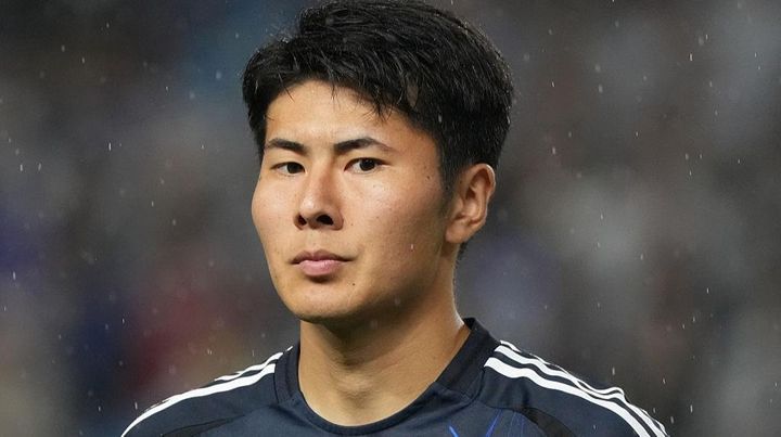 「我々は本当に優れた選手を手に入れた」と指揮官が絶賛！22歳日本代表DF、待望の欧州デビューで高評価