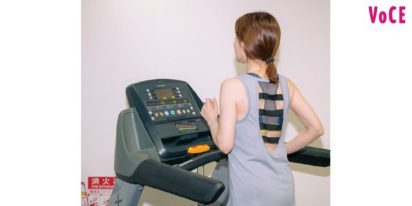 約5分の軽いジョグで心拍数を上げて慣らす