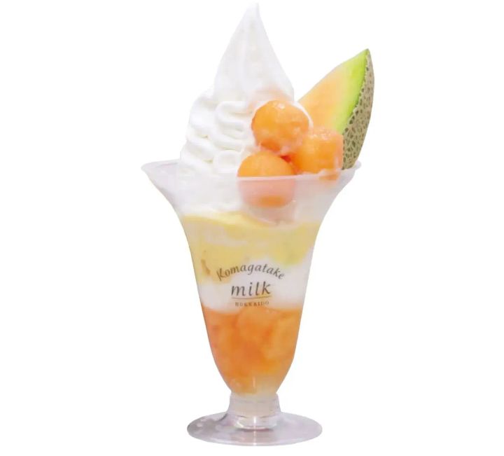 富良野メロンパフェ（1個）1,500円 ※各日20点限り、高島屋限定、実演販売