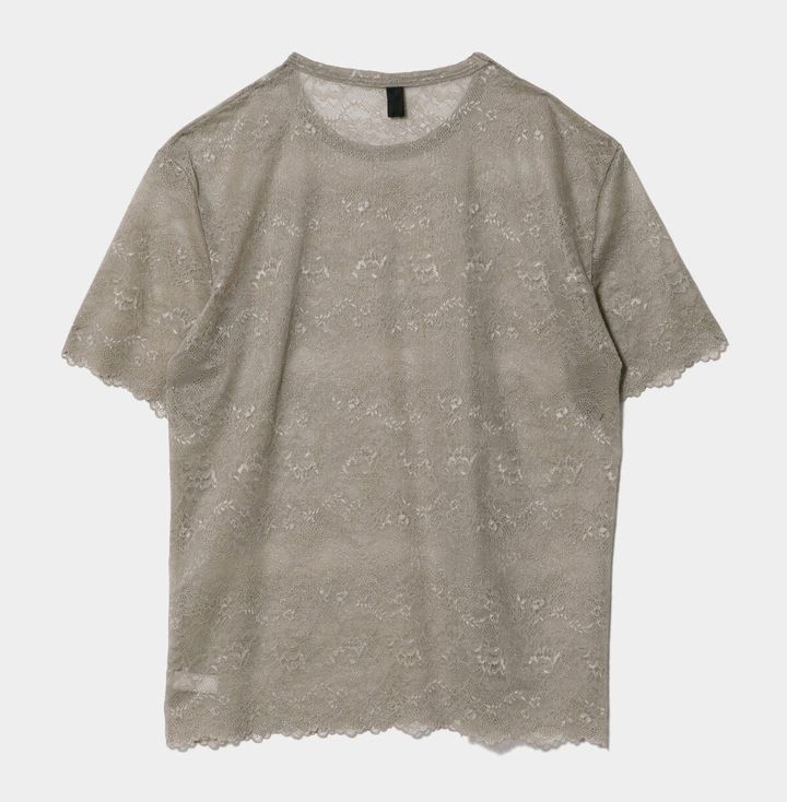 通気性のよいオリジナルレースを使用。透け感のある花柄レースには、「WACOAL MEN」ならではの素材感と「beautiful people」らしいユニークネスが宿っている。