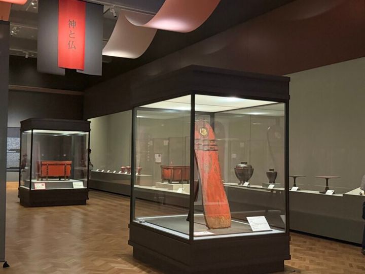 特別展「ＮＥＧＯＲＯ 根来 － 赤と黒のうるし」展示風景01