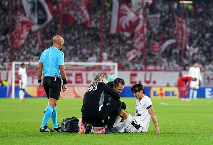 欧州で評価される26歳日本人DF、負傷で数週間離脱…スイス王者でここまで全試合先発