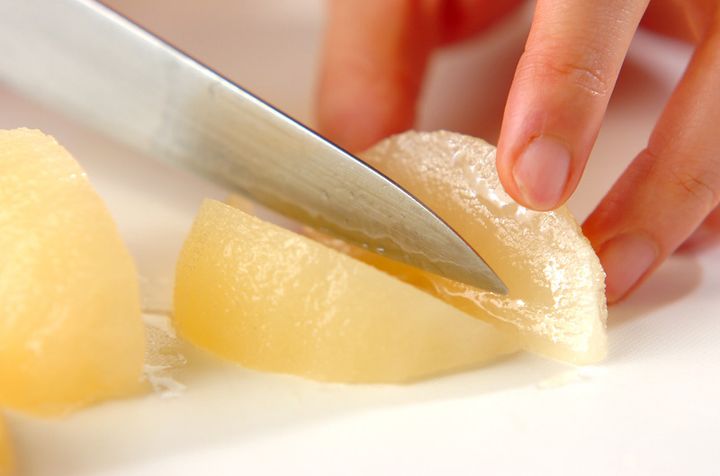 洋梨のソテーの下準備1