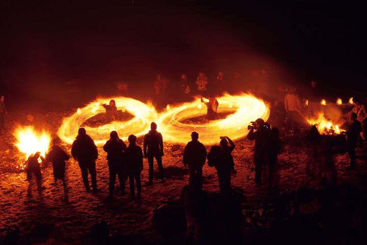 秋田県の『火振りかまくら』
