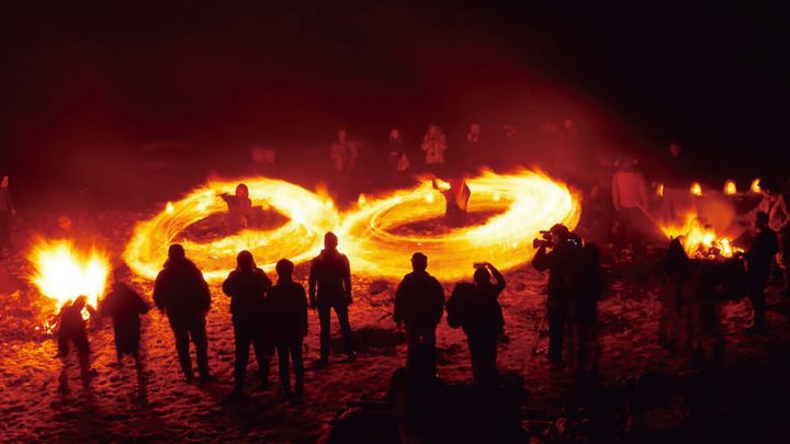 秋田県の『火振りかまくら』