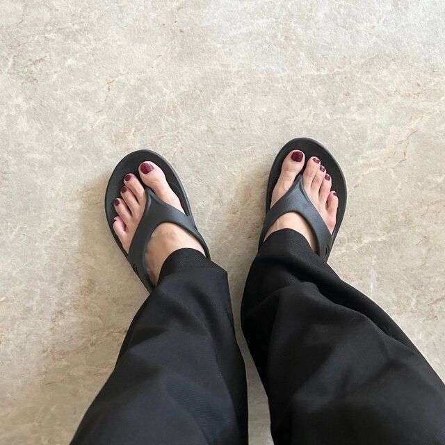 OOFOS OOriginal サンダル ブラック サイズ7を着用