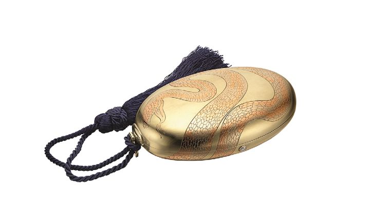 《「セルペンティ」イブニングバッグ》ホワイト、レッド、「シーウォーター」グリーンゴールド、シルクコード、ダイヤモンド 1978年頃 ブルガリ・ヘリテージ・コレクション