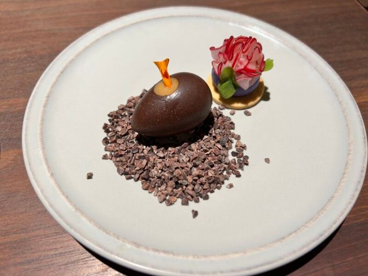 自家製チョコレート、ラディッシュとマッシュポテト