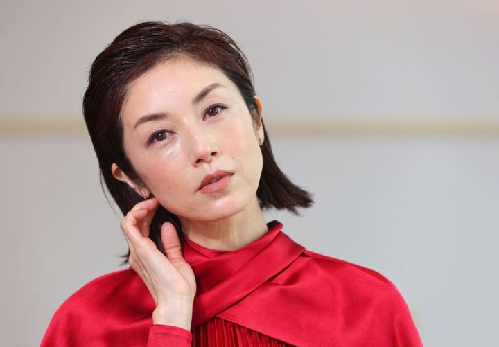 華やかな交際遍歴から「魔性の女」と称されるあの女優さんがインスタで披露した「妖艶ショット」に注目が集まっています。