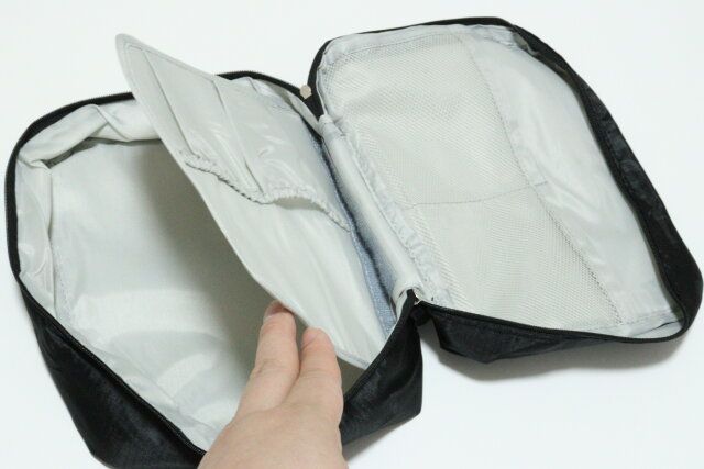 トラベルポーチ 仕切り