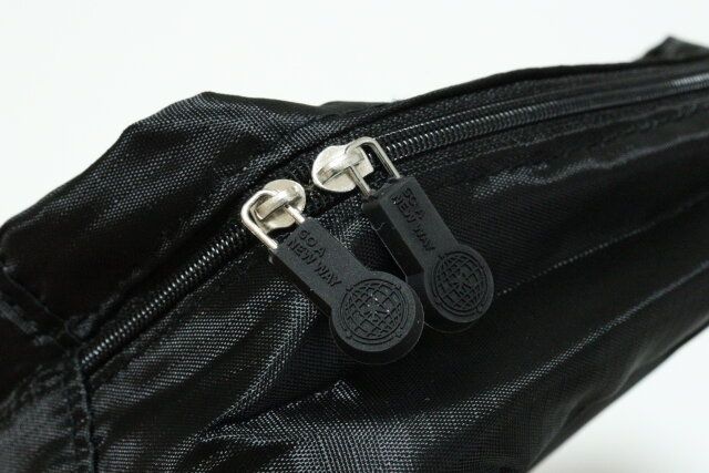 トラベルポーチ ファスナー