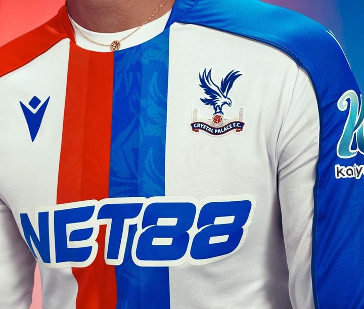 日本代表が所属するプレミアのチームに「鷲を描く」クラシックなユニフォームが登場！