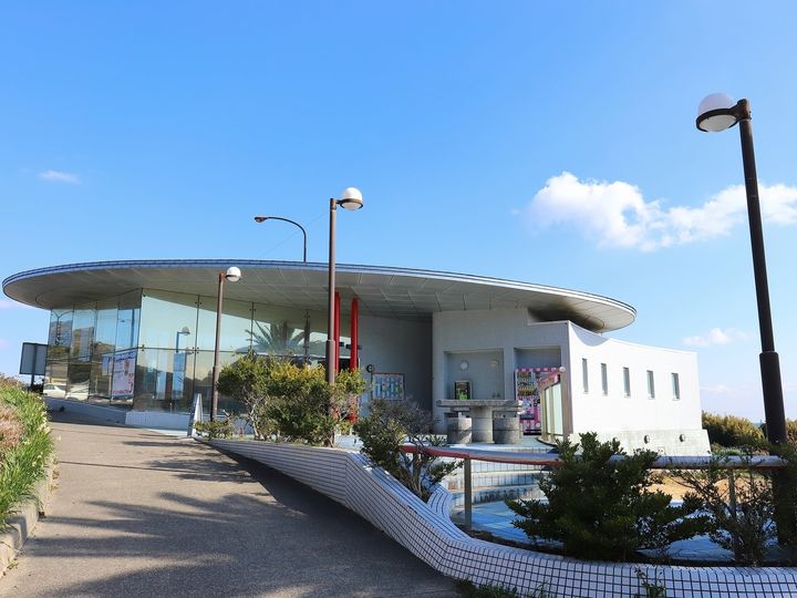 All About ニュース編集部が全国239人を対象に実施した「お土産が充実していると思う道の駅に関するアンケート」の調査結果から、「お土産が充実していると思う千葉県の道の駅」ランキングを発表！ 2位「鴨川オーシャンパーク」を抑えた1位は？