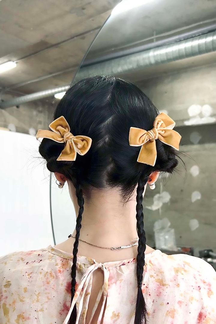 秋の簡単まとめ髪2025◎ 大人に似合うツインお団子ヘアアレンジ【ささやかですてきなもの 大谷有紀 vol.256】