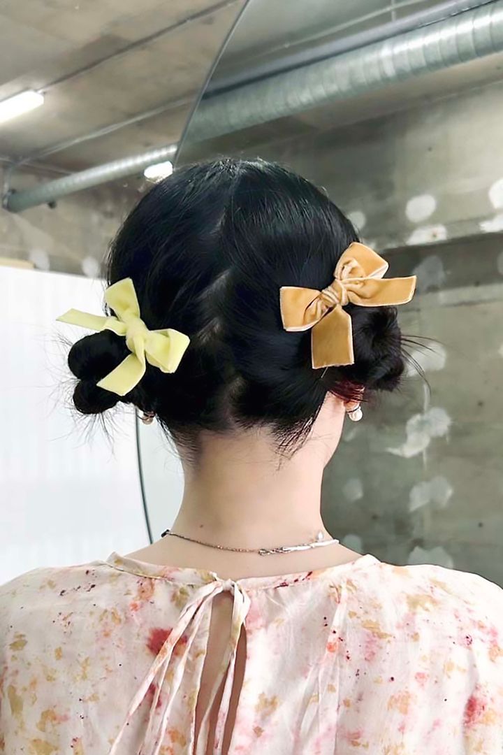 秋の簡単まとめ髪2025◎ 大人に似合うツインお団子ヘアアレンジ【ささやかですてきなもの 大谷有紀 vol.256】