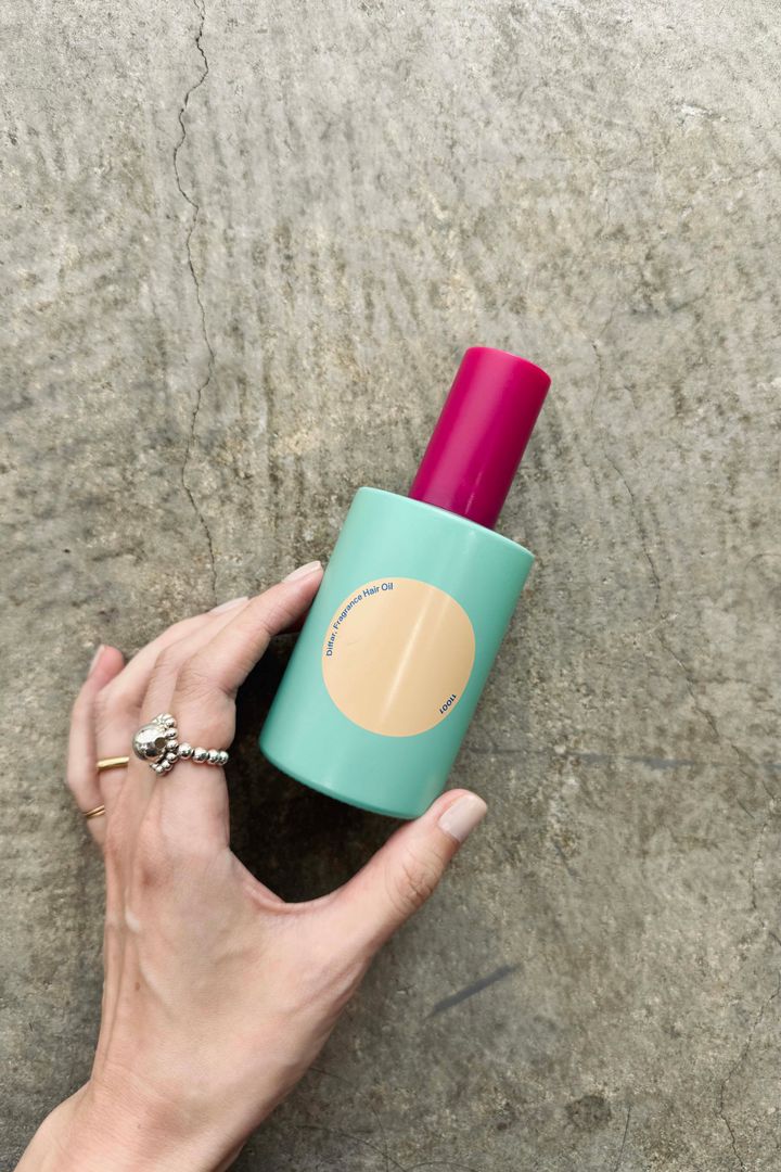 秋の簡単まとめ髪2025◎ 大人に似合うツインお団子ヘアアレンジ【ささやかですてきなもの 大谷有紀 vol.256】