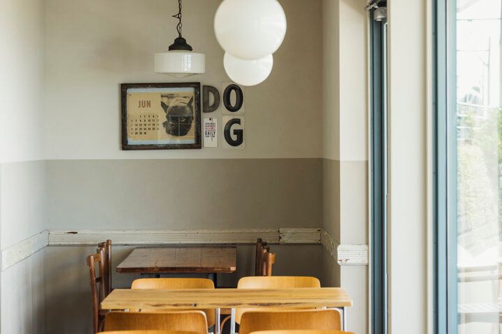 青い水平線をのんびりと眺める海辺のダイニング「ダブルドアーズ 七里ヶ浜本店」