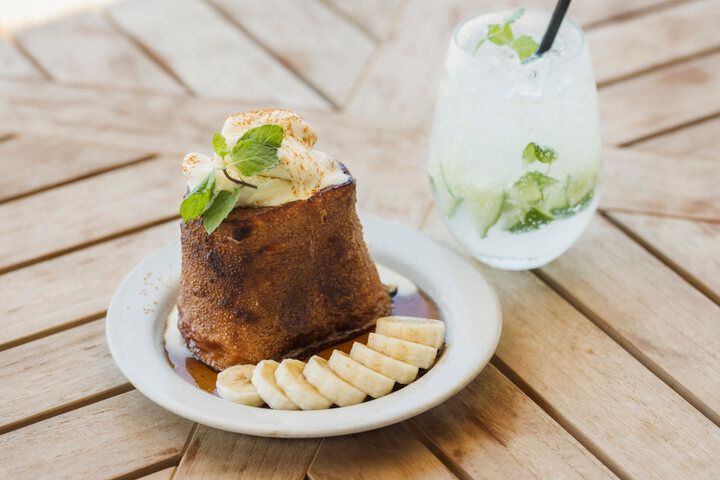青い水平線をのんびりと眺める海辺のダイニング「ダブルドアーズ 七里ヶ浜本店」