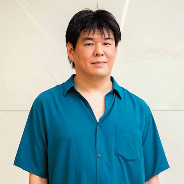 すぎい・ひかる 1978年、東京都生まれ。2006年、電撃文庫『火目の巫女』でデビュー。2023年刊行の『世界でいちばん透きとおった物語』（新潮文庫）は、累計53万部に迫るベストセラー。