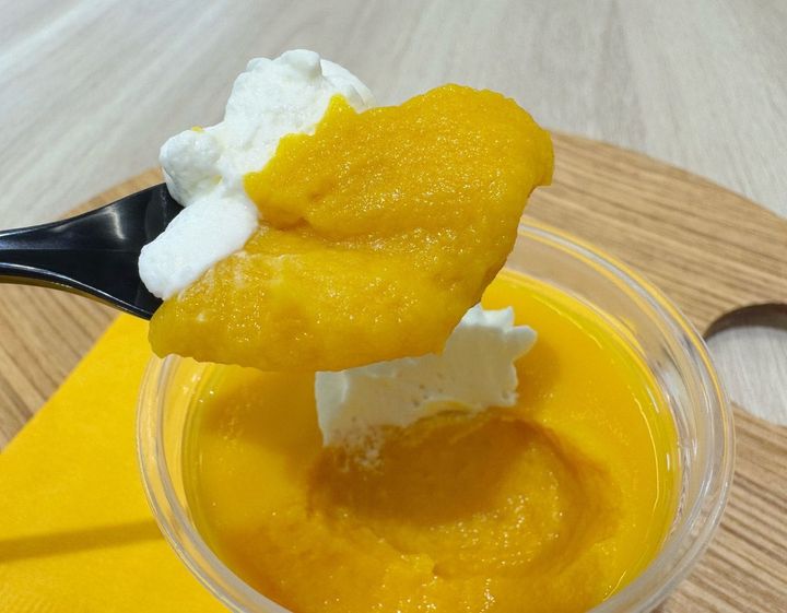 濃厚なのに、それでいてなめらかな口当たり。下部のほろ苦いカラメルソースとの相性も抜群