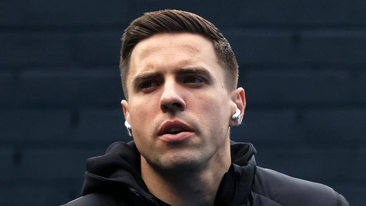 日本代表OBの元同僚、遠征に大事な私物を忘れてしまう…神対応のファンに感謝のお返し！