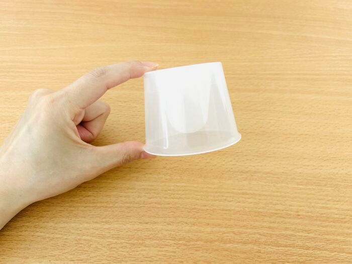 【セリア】逆さにして使うと→大正解♡ハチミツ好き必見〈超優秀カップ！？〉の正体とは