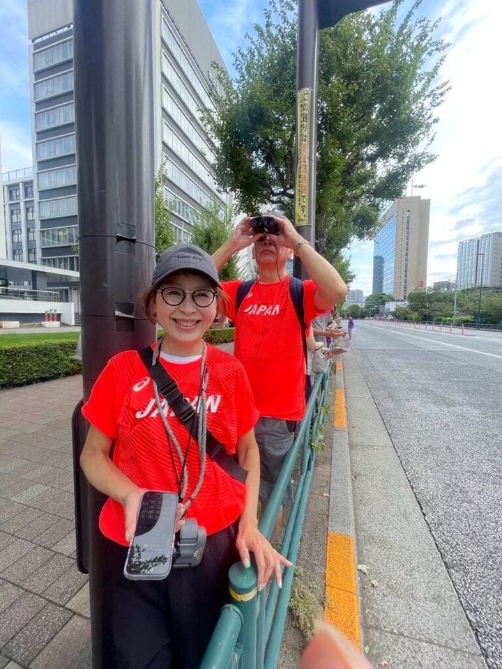 世界陸上の応援Tシャツを夫婦で着用し、マラソン観戦へ