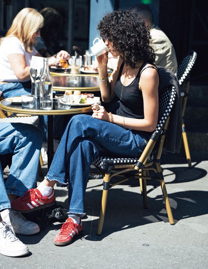 まだまだ涼しさ重視!?カジュアルなワンツーコーデが人気【パリジェンヌの一週間コーデ】