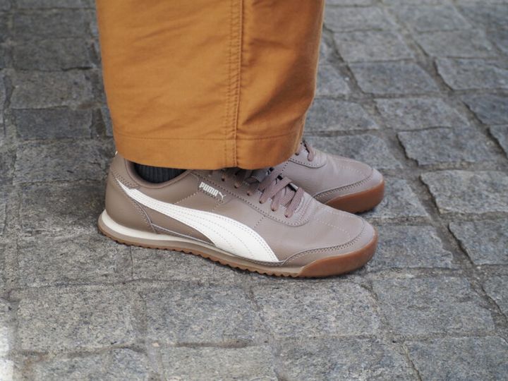 プーマのスニーカー