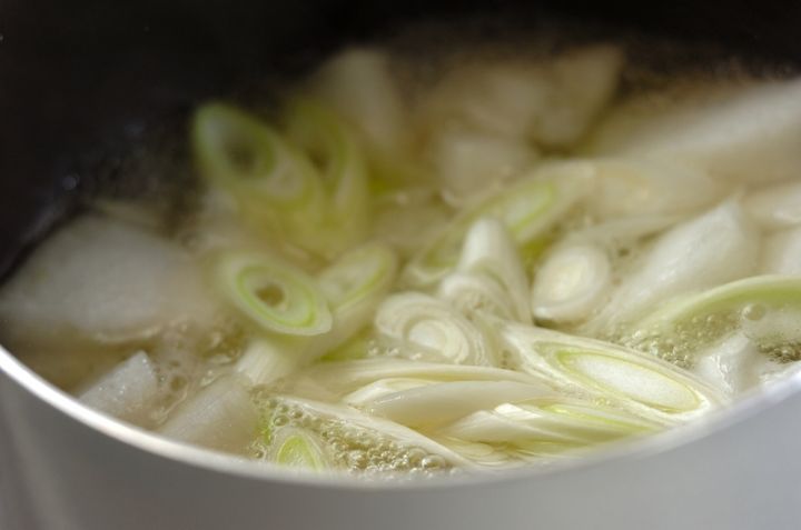 冬瓜とネギのみそ汁の作り方1