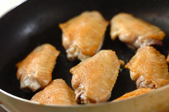 旨みたっぷり！手羽中の照り焼き 甘辛味がやみつきに by保田 美幸さんの作り方1