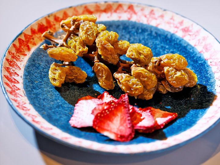 代々木上原『Quindi』の「こもだ果樹園の干し葡萄」、「ひらの園ドライいちご」