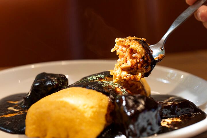 横浜・海岸通りのレトロビルで味わう♪本格派の洋食と懐かしの喫茶メニュー「洋食シーザー」