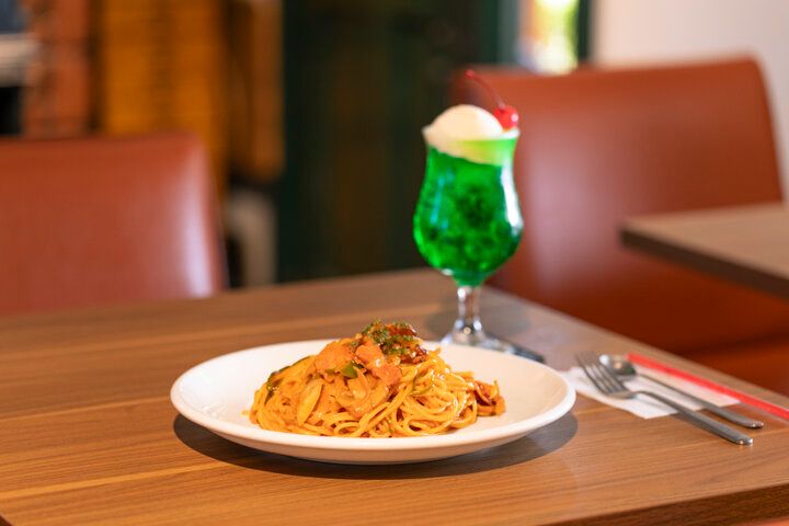 横浜・海岸通りのレトロビルで味わう♪本格派の洋食と懐かしの喫茶メニュー「洋食シーザー」