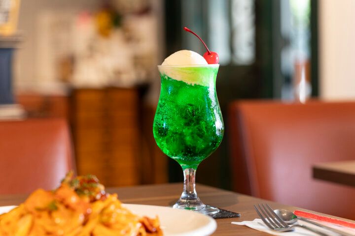 横浜・海岸通りのレトロビルで味わう♪本格派の洋食と懐かしの喫茶メニュー「洋食シーザー」