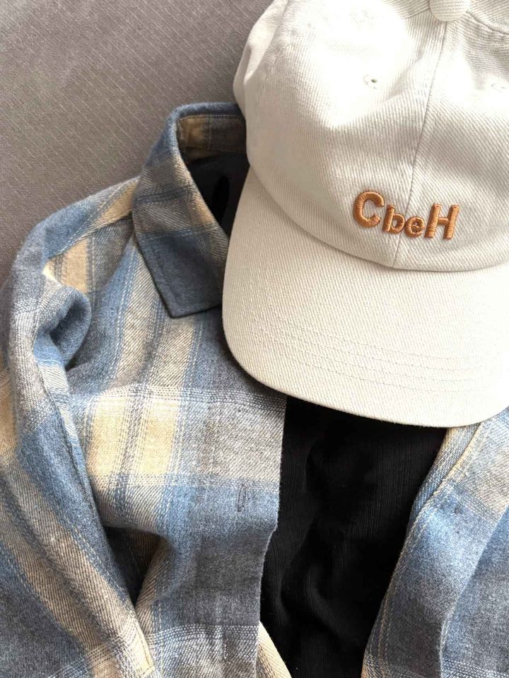 画像: キャップ ✕ チェックシャツ