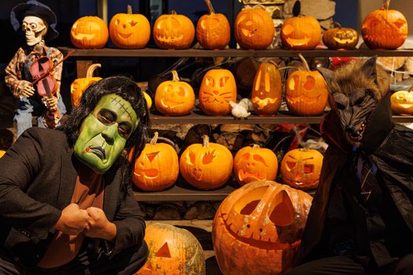 【山梨県北杜市】ナチュラルガーデンズMOEGIで「萌木の村ハロウィンマンス2025～魔女とカボチャのガーデンパーティー」開催