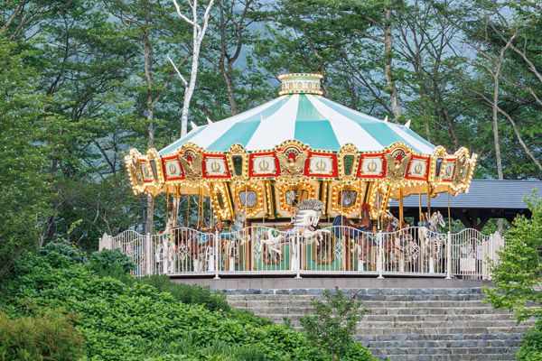 【山梨県北杜市】ナチュラルガーデンズMOEGIで「萌木の村ハロウィンマンス2025～魔女とカボチャのガーデンパーティー」開催