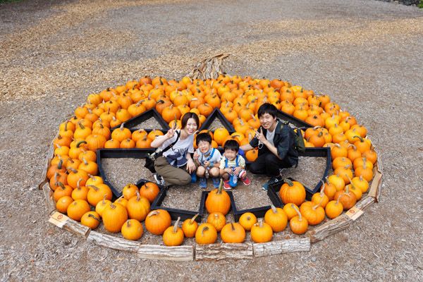 【山梨県北杜市】ナチュラルガーデンズMOEGIで「萌木の村ハロウィンマンス2025～魔女とカボチャのガーデンパーティー」開催