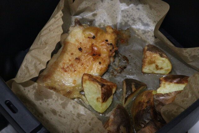 ダイソー エアフライヤー用紙（角型、20cm×20cm、15枚） 使用例 エアフライヤー 調理