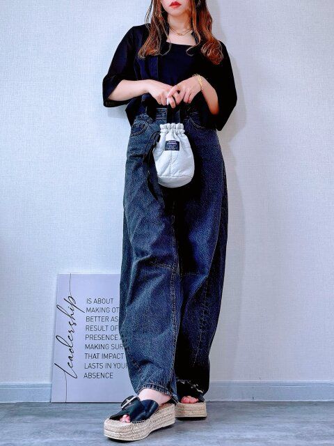 ブラックでデニム合わせの大人カジュアル