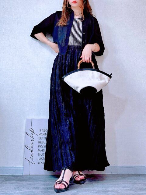 ブラックで揃える大人っぽコーデ【スカートver.】