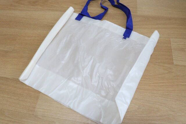 ダイソーのビニールトートバッグ