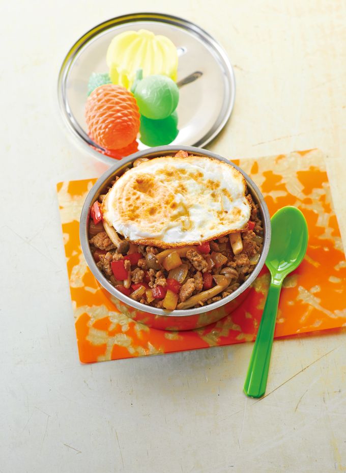 お弁当に『ガパオライス』を子ども向けにアレンジ！ お弁当に目玉焼きを入れるときのコツは…の画像1