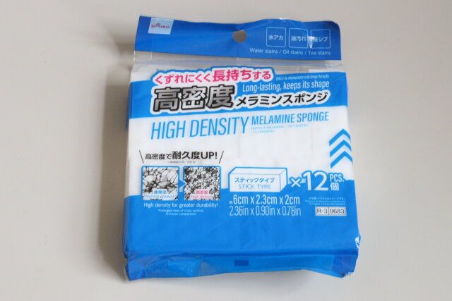 ダイソーの高密度メラミンスポンジ（スティックタイプ、12個）のパッケージ
