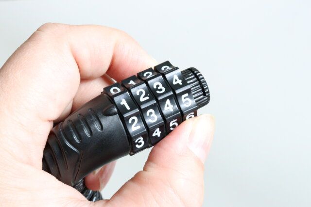 ダイヤルワイヤーロック 暗所番号