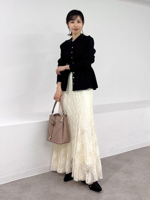 2025秋大人女子おすすめ白レーススカートコーデ