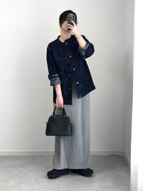 2025秋大人女子おすすめシルバーナロースカートコーデ