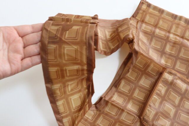 ダイソーの折りたたみショッピングバッグ（チョコ）の取っ手